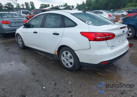 2017 Ford Focus S z USA, uszkodzony, nr VIN 1FADP3E20HL302784